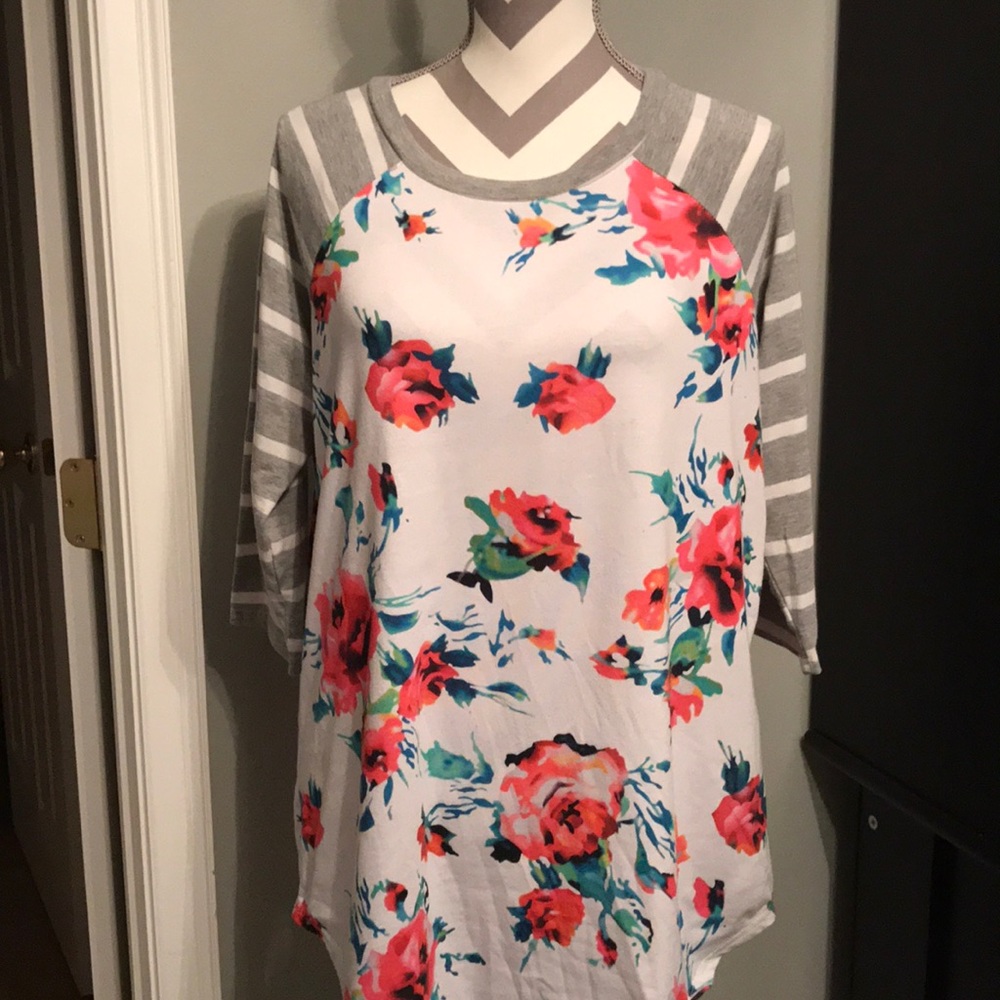 Floral and striped 3/4 sleeve top